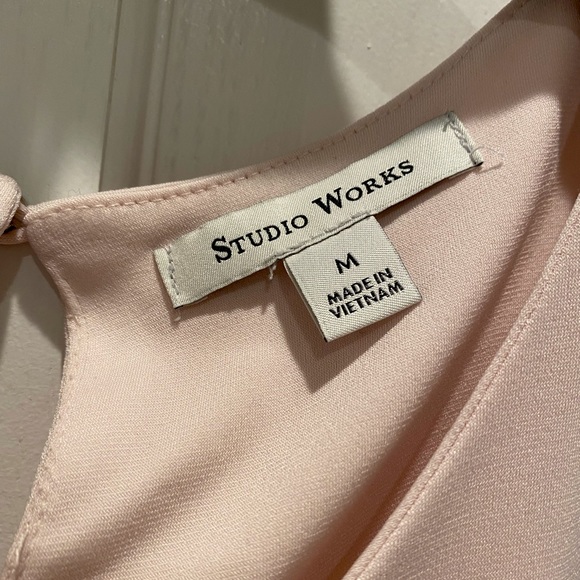 Light Pink Sleeveless Blouse - Picture 3 of 3